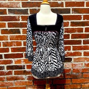 4for $20 Bisou Bisou medium black and white top